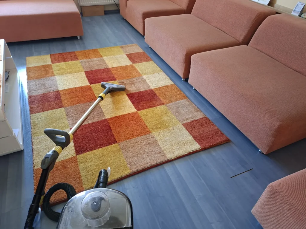 Koberec, modulová sedačka a matrace, dlhoročný zákazník – fotka 2